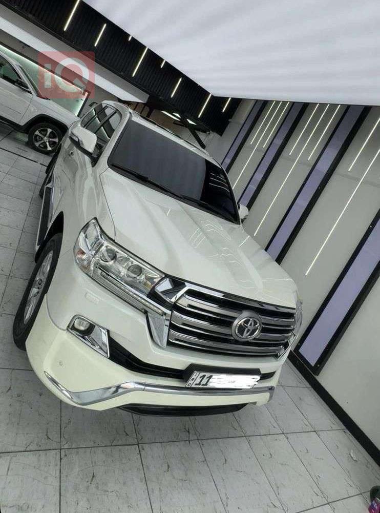 تۆیۆتا لاند کروزەر